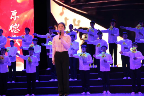 “青春赞歌献给党 庆祝建党100周年”文艺汇演暨纪念五四运动102周年大合唱比赛圆满落幕713.png